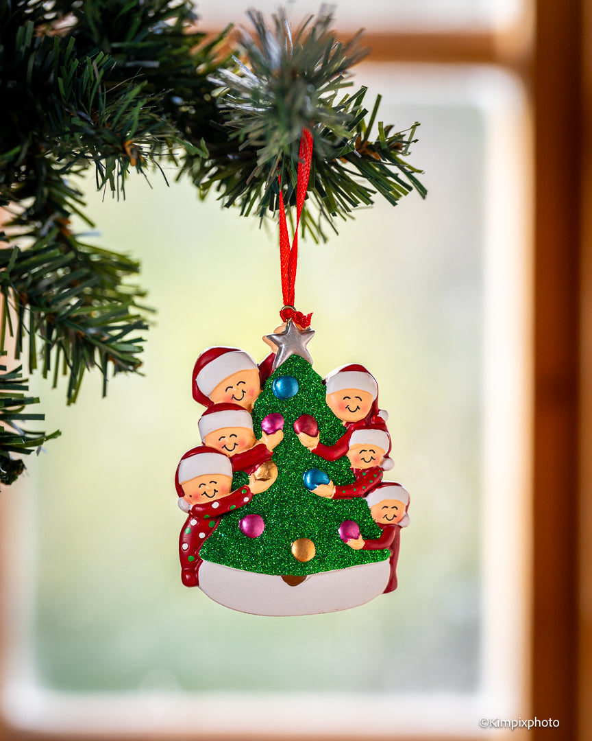 Familie på 6 pynter juletre