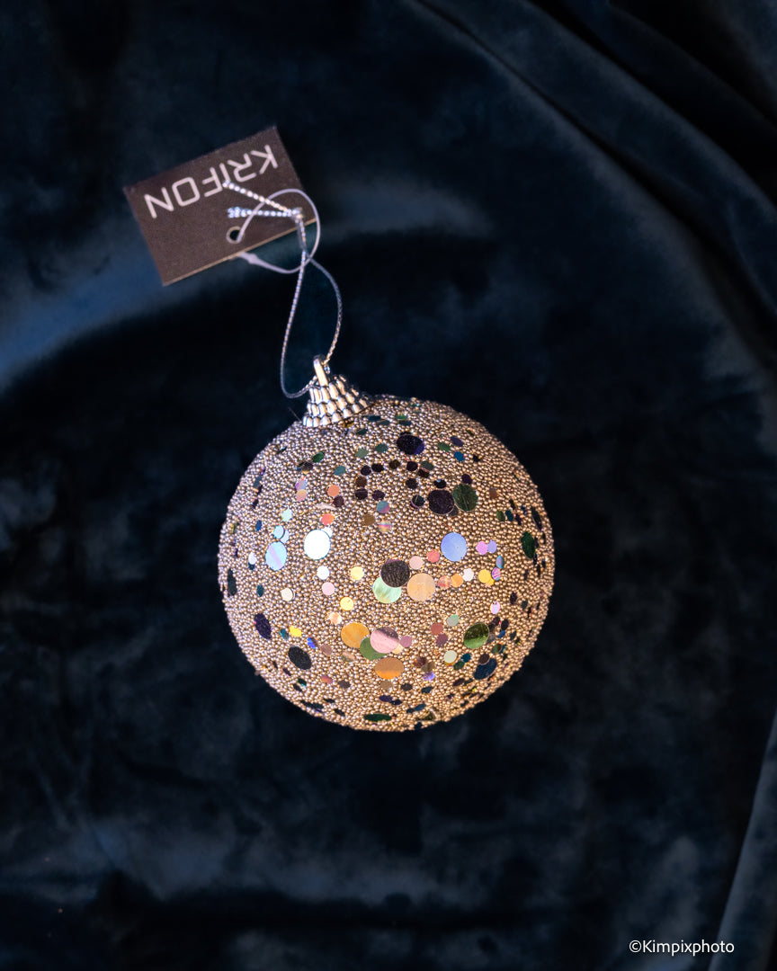 Glitrende juletrekule i champagne